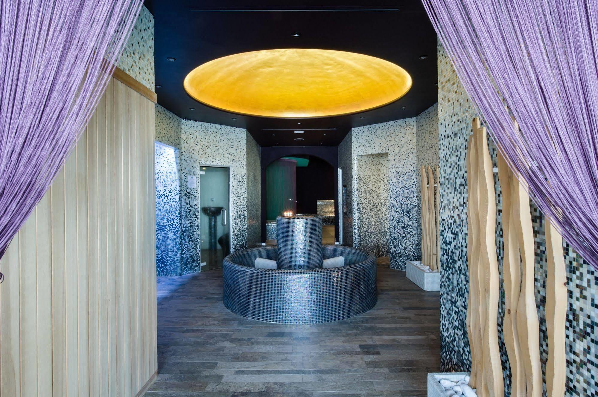 Otel Viest 4*